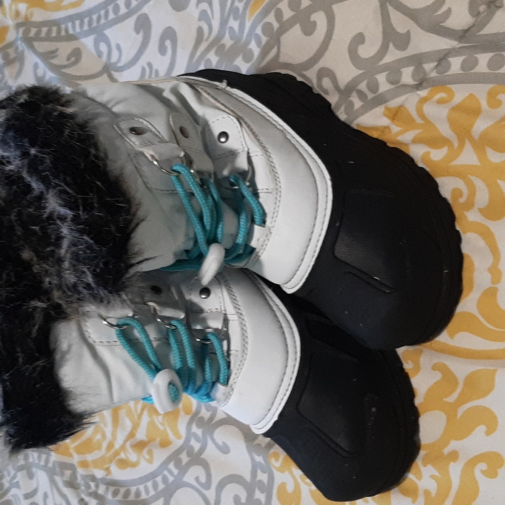 Girls winter snow boots size 1